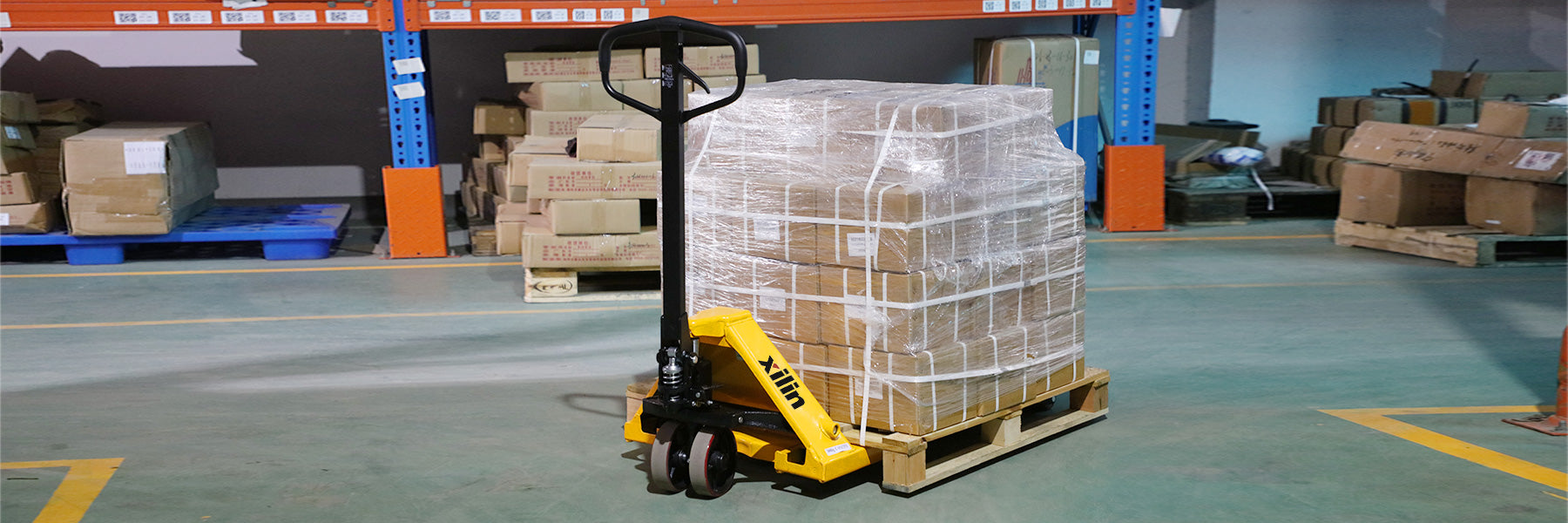 How to safely operate a pallet Jack?