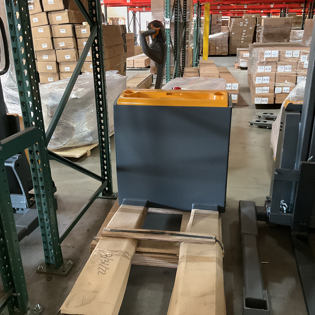 Pre-owned CBD20KD – 4,400 lb Electric Pallet Jack, Dual Lift & Maintenance-Free Drive