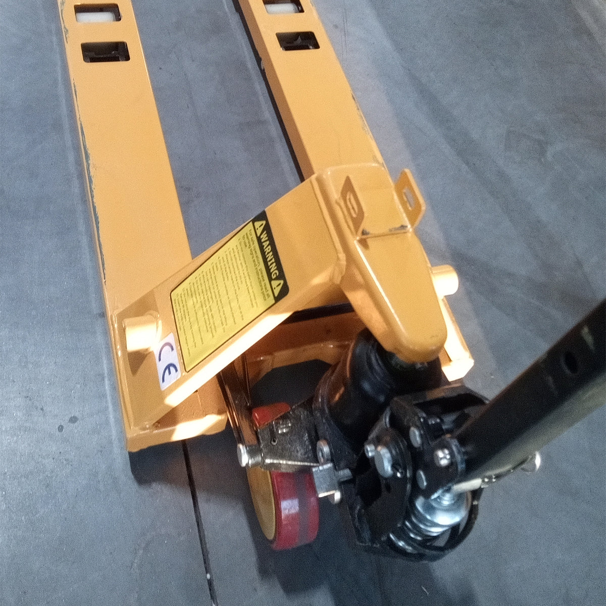 Pre-owned MF 2,200 lbs Capacity, 31.5"x15" Forks, Foldable & Lightweight Hand Pallet Jack