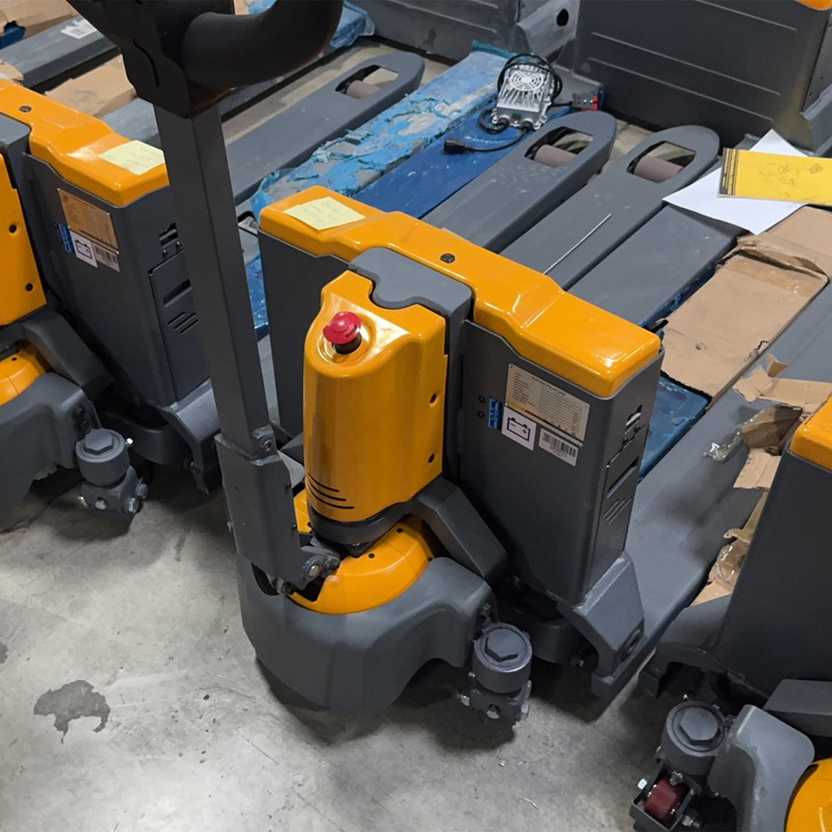 Pre-owned CBD15W-II-Li – 3,300 lb Electric Pallet Jack, LCD Handle & Turtle Mode