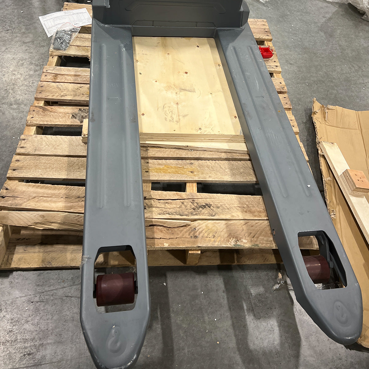 Pre-owned CBD15W-II-Li – 3,300 lb Electric Pallet Jack, LCD Handle & Turtle Mode