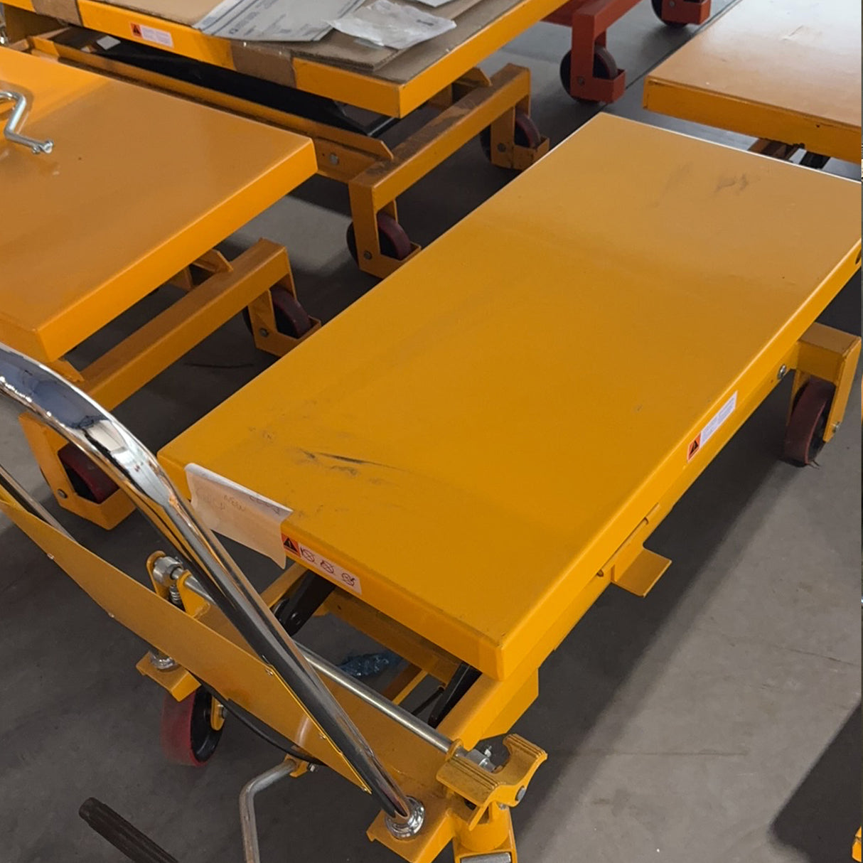 Pre-owned SP800 – 1,760 lb Single Scissor Lift Table, 39.4" Max Height