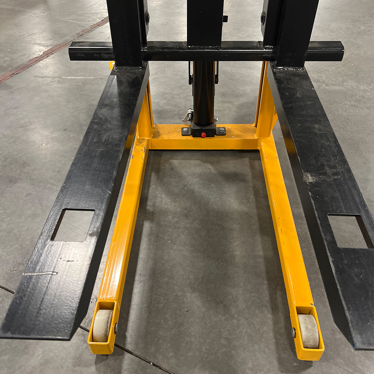 Pre-owned SDJA500 Manual Pallet Stacker 1100lbs Capacity 63" Lift fixed legs