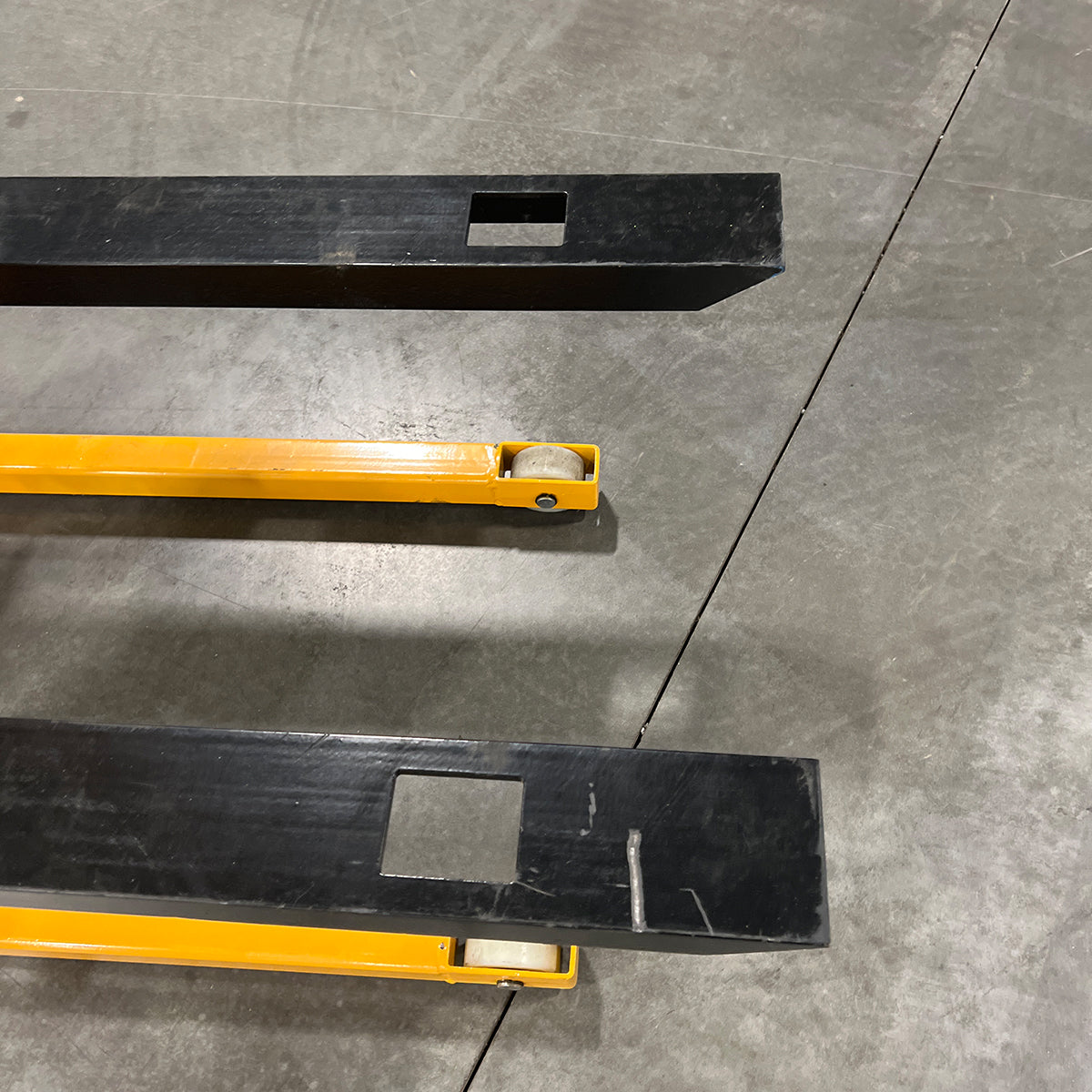 Pre-owned SDJA500 Manual Pallet Stacker 1100lbs Capacity 63" Lift fixed legs