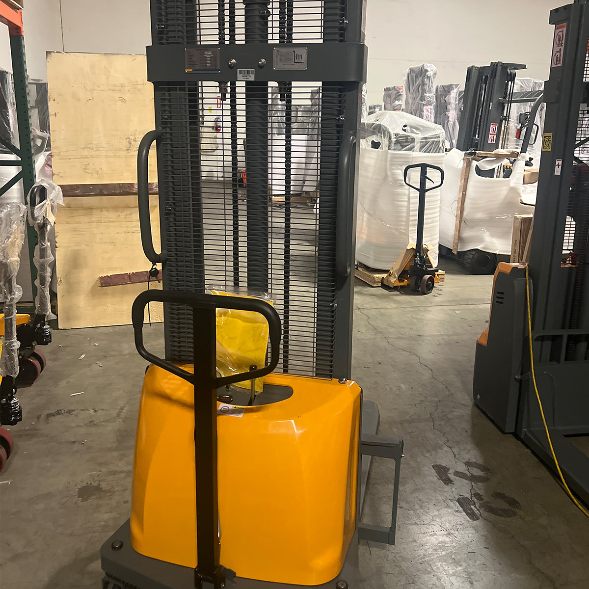 Pre-owned CDD15BE-118 – 3,300 lb Semi-Electric Stacker, 118" Lift, Fixed Legs & Adjustable Forks