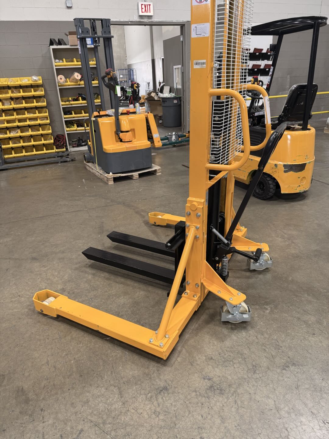 Pre-owned Premium Used SDJAS500–1100lbs Manual Pallet Stacker 1100 lbs Capacity 63" Lift Straddle Legs-98999