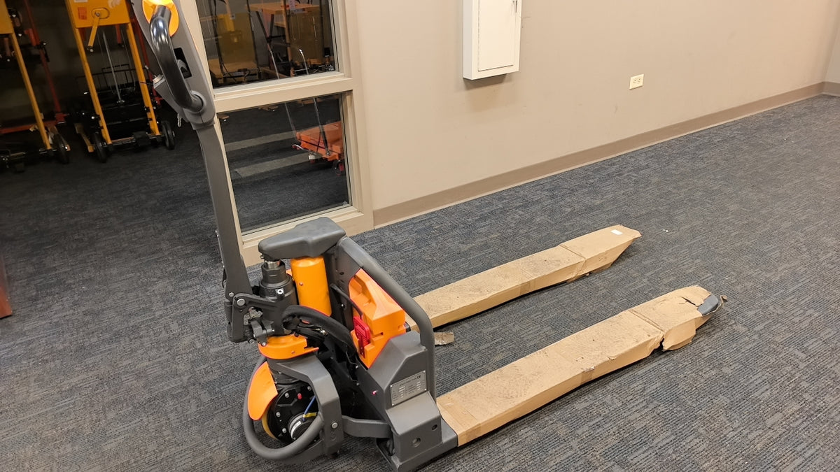 Pre-owned CBD15W-LIX-48x27 – 3,300 lb Electric Pallet Jack, Lithium Battery, 48"x27" Forks