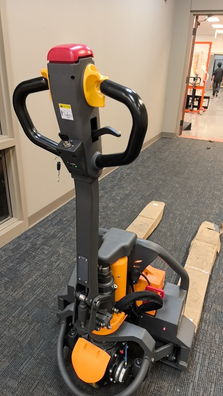 Pre-owned CBD15W-LIX-48x27 – 3,300 lb Electric Pallet Jack, Lithium Battery, 48"x27" Forks