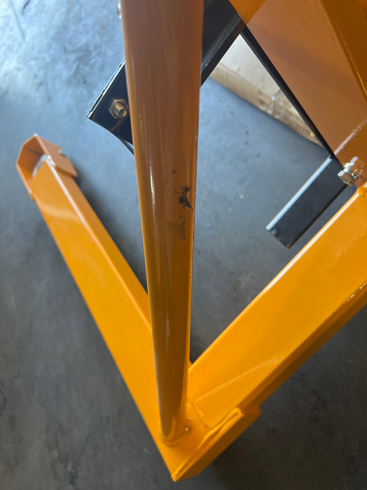 Pre-owned SDJAS500 – 1,100 lb Manual Stacker, Straddle Legs & Adjustable Forks, 63" Lift Height