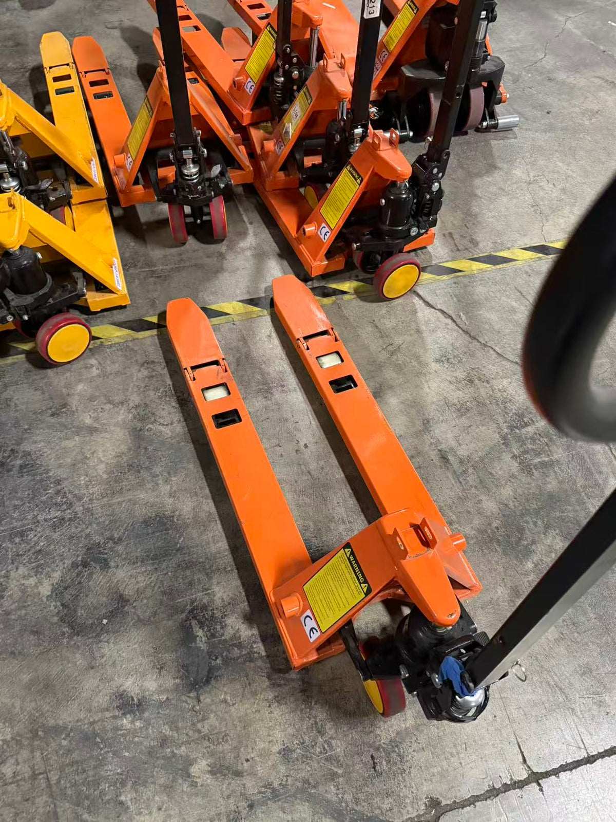 Pre-owned Premium Used MF-O 2,200 lb Hydraulic Pallet Jack – 31.5" x 15" Forks-5030981 Only Pick Up