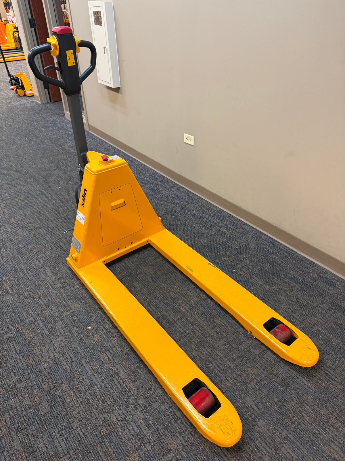 Pre-owned Regular Used CBD15 3,300 lb Electric Pallet Jack, Compact Lithium Model, 48"x27" Forks-211213191