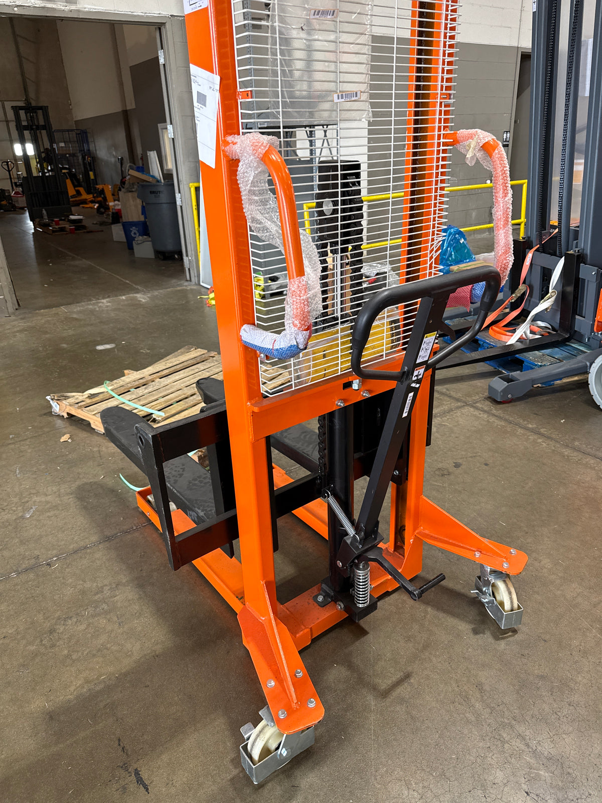 Pre-owned Premium Used SDJA1000-I-O–2200lbs Manual Pallet Stacker 2200 lbs Capacity 63" Lift Fixed Legs-250025594