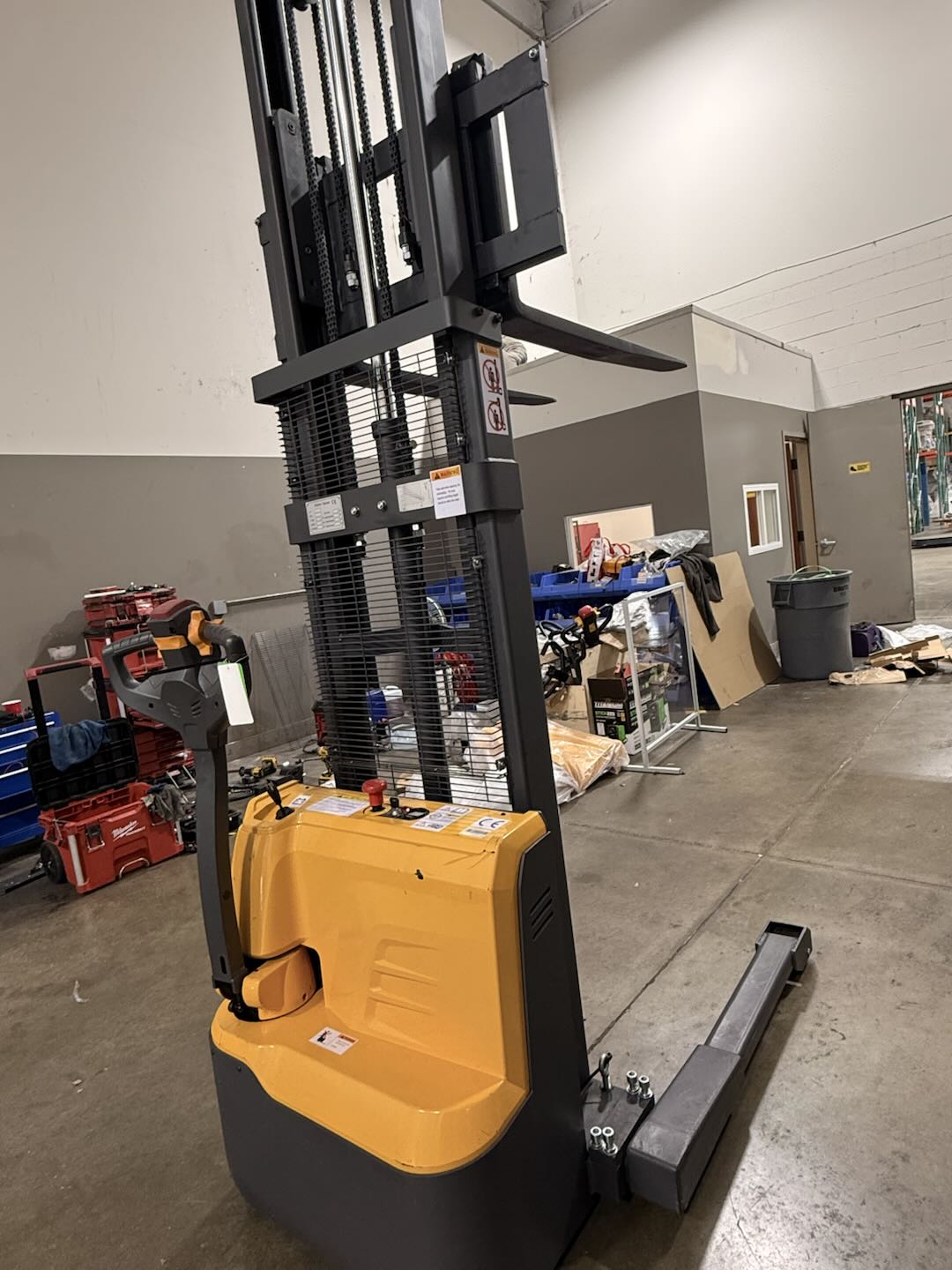 Pre-owned Premium Used CTD10R-E-98 – 2,200 lb Electric Stacker, 98" Lift, Straddle Legs & Adjustable Forks-21060100