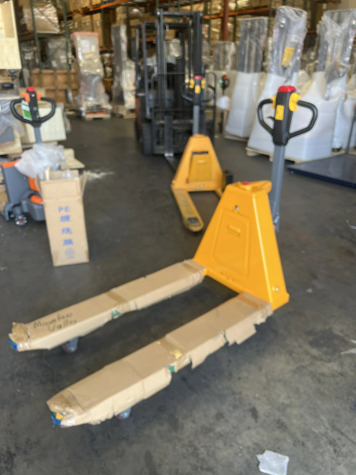 Pre-owned CBD15 – 3,300 lb Electric Pallet Jack, Compact Lithium Model, 48"x27" Forks