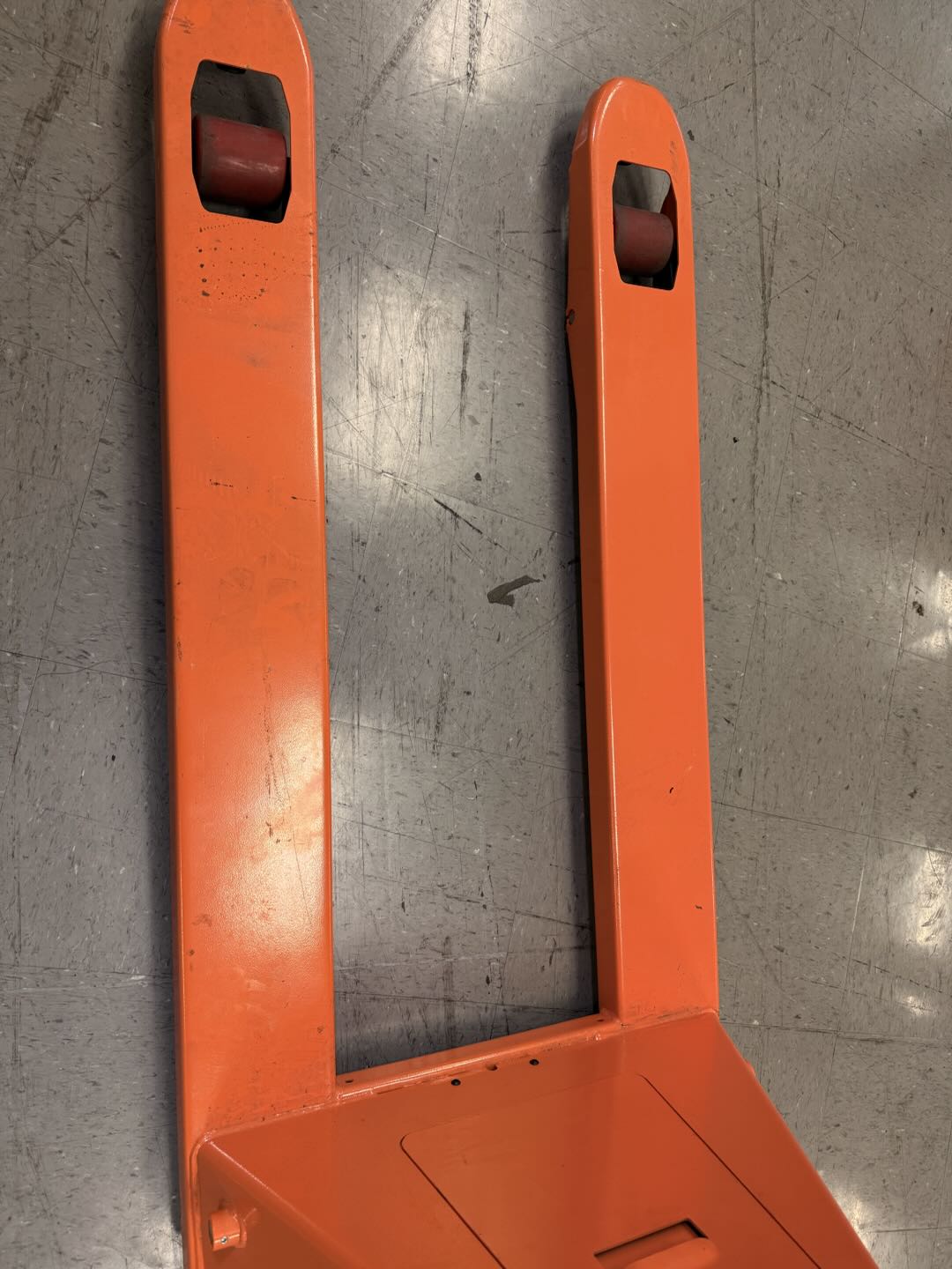 Pre-owned Aged Used CBD15-O 3,300 lb Electric Pallet Jack, Compact Lithium Model, 48"x27" Forks-211112746