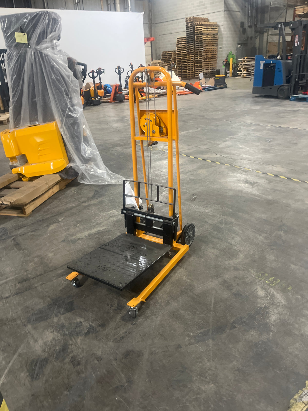 Pre-owned Premium Used HSW500–500lbs Manual Pallet Stacker 500 lbs Capacity 41.4" Lift Fixed Legs-0250032051 Only Pick Up