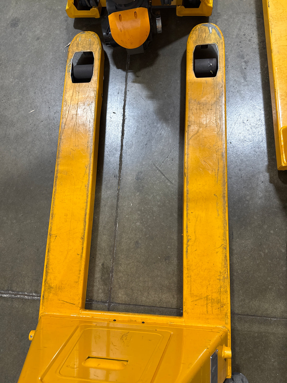Pre-owned Regular Used CBD15-NEW 3,300 lb Electric Pallet Jack, Compact Lithium Model, 48"x27" Forks-250037537