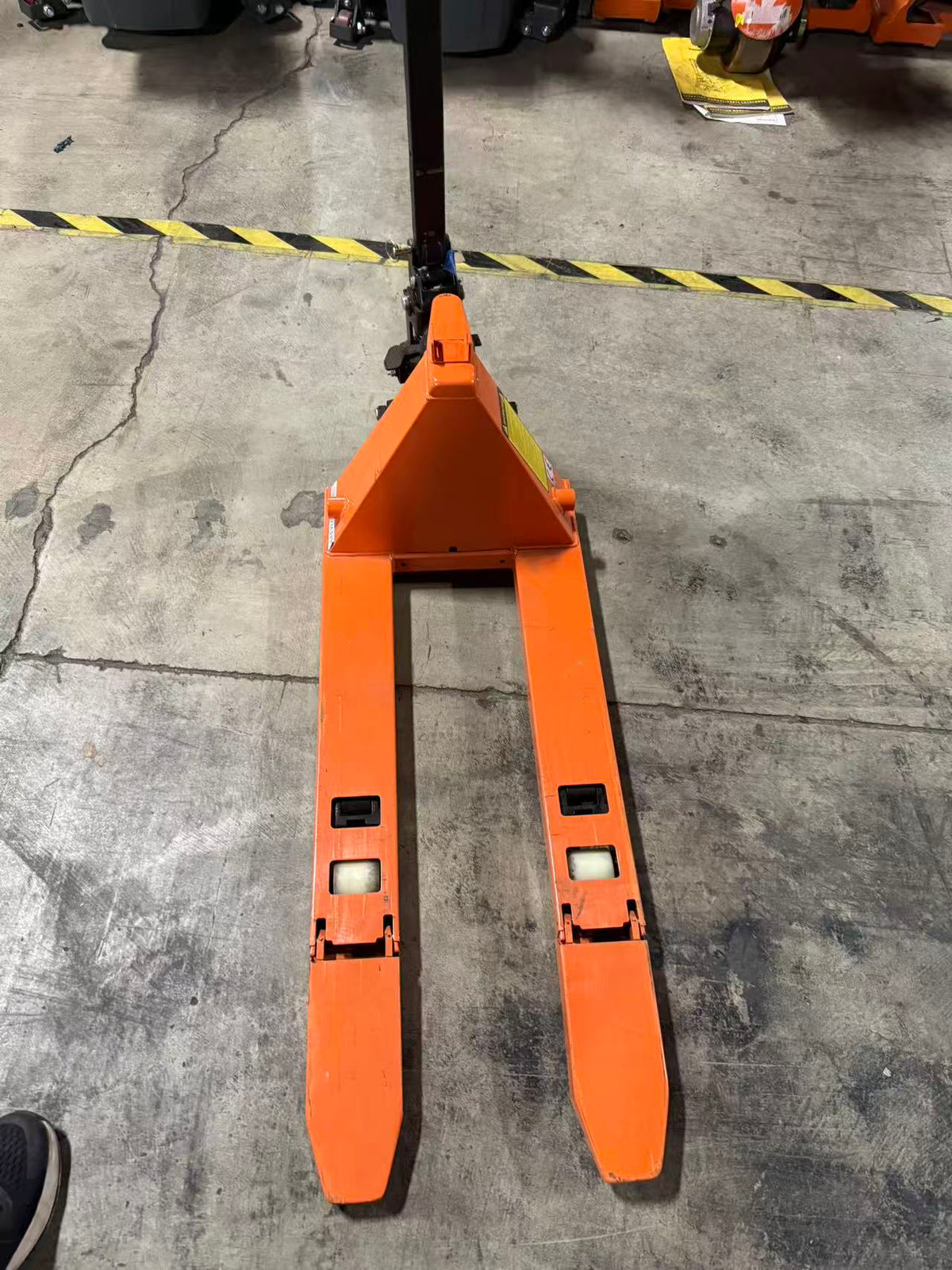 Pre-owned Premium Used MF-O 2,200 lb Hydraulic Pallet Jack – 31.5" x 15" Forks-5030981 Only Pick Up