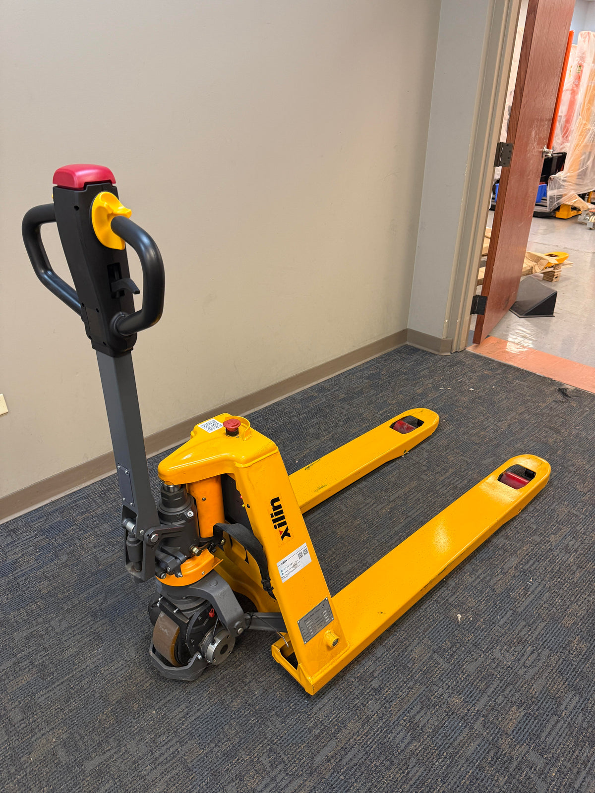 Pre-owned Regular Used CBD15 3,300 lb Electric Pallet Jack, Compact Lithium Model, 48"x27" Forks-211213191