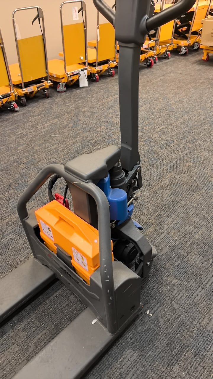 Pre-owned CBD15W-LIX – 45x21-3,300 lb Electric Pallet Jack, Lithium Battery, 45"x21" Forks