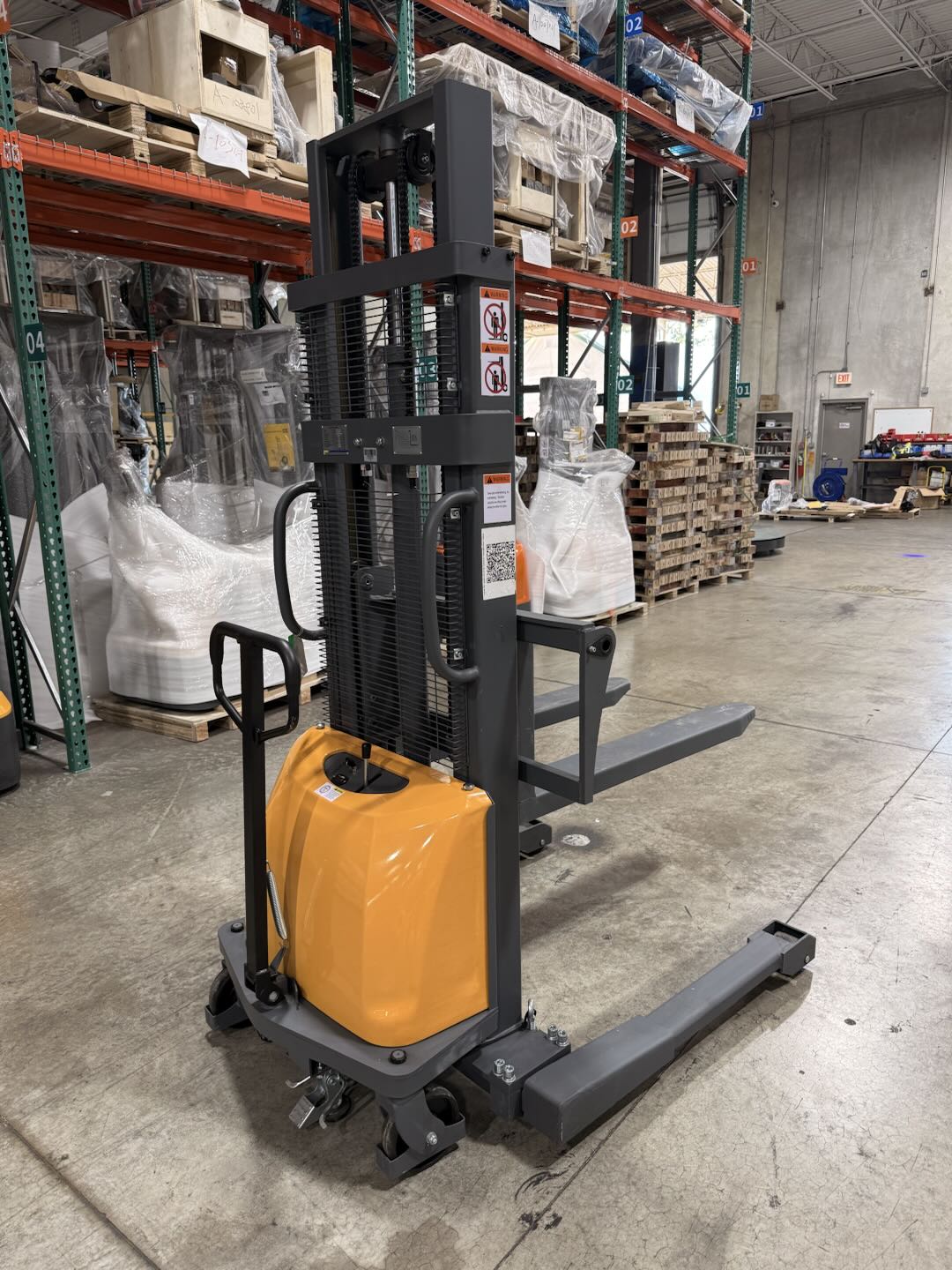Pre-owned Premium Used CTD15BE-98 – 3,300 lb Semi-Electric Stacker, 98" Lift, Straddle Legs & Adjustable Forks-240863005