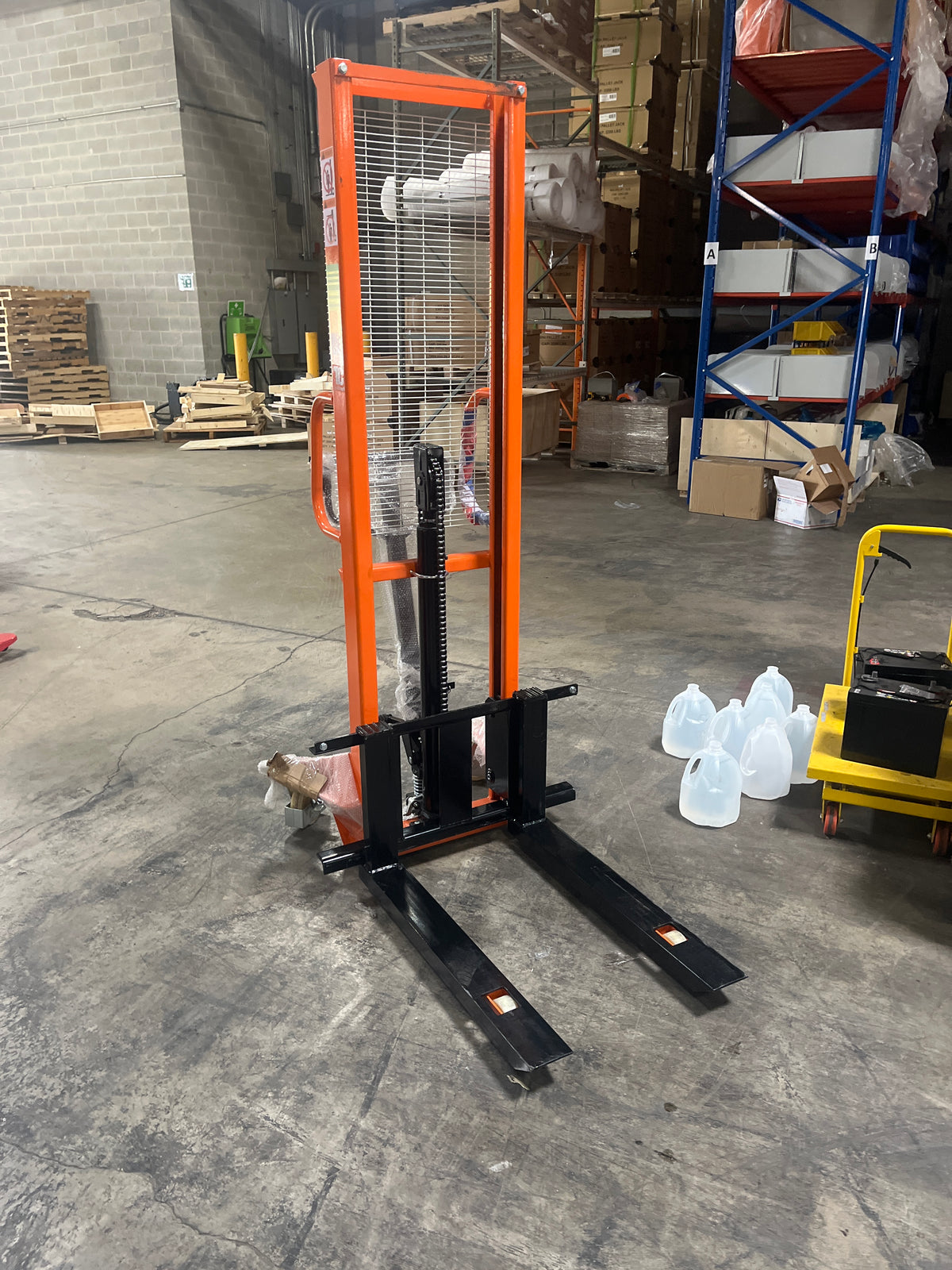 Pre-owned Premium Used SDJA500-O–1100lbs Manual Pallet Stacker 1100 lbs Capacity 63" Lift Fixed Legs-95274057