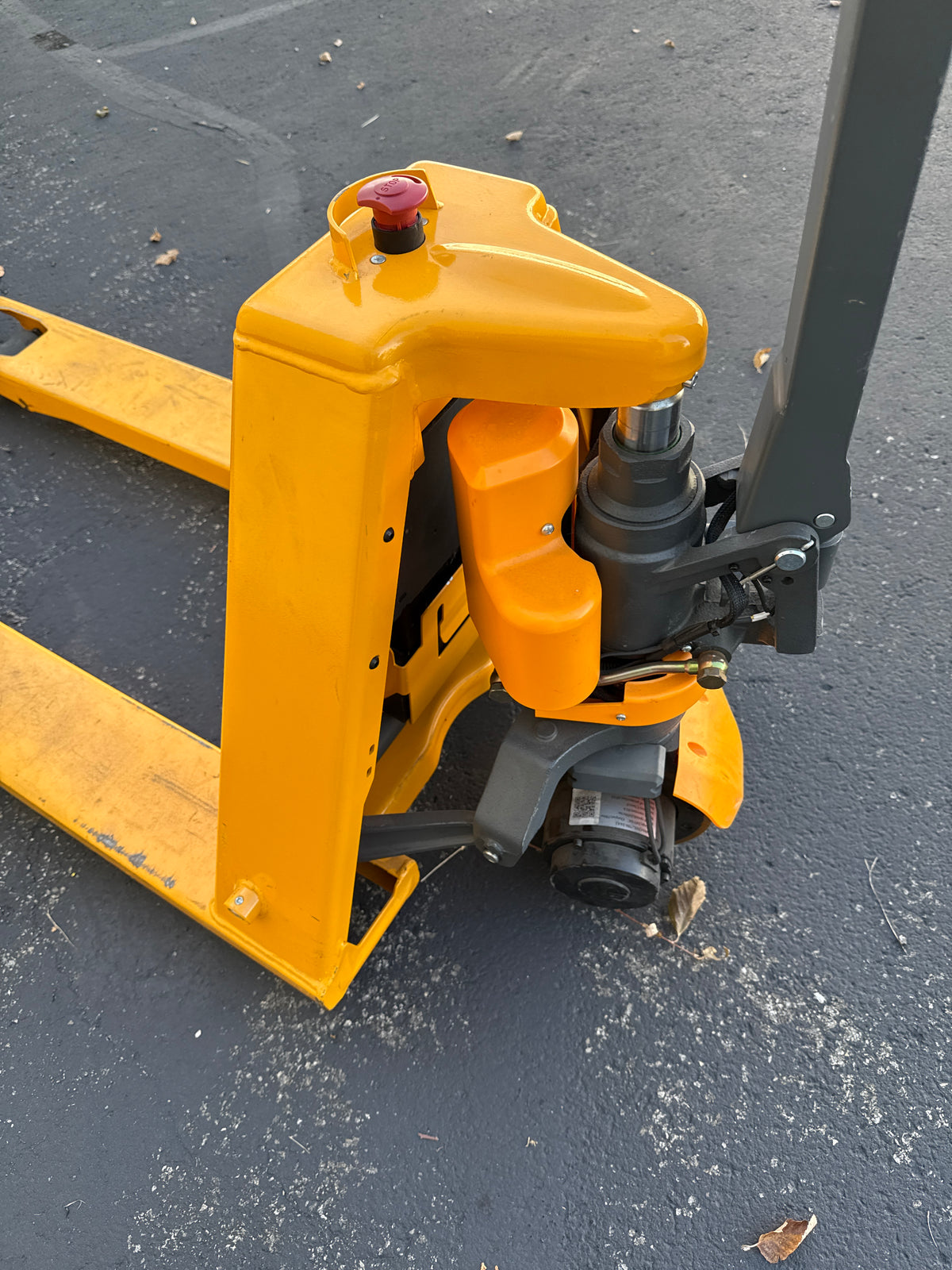 Pre-owned Regular Used CBD15- 3,300 lb Electric Pallet Jack – Lithium Battery, 48"x27" Forks-220100558
