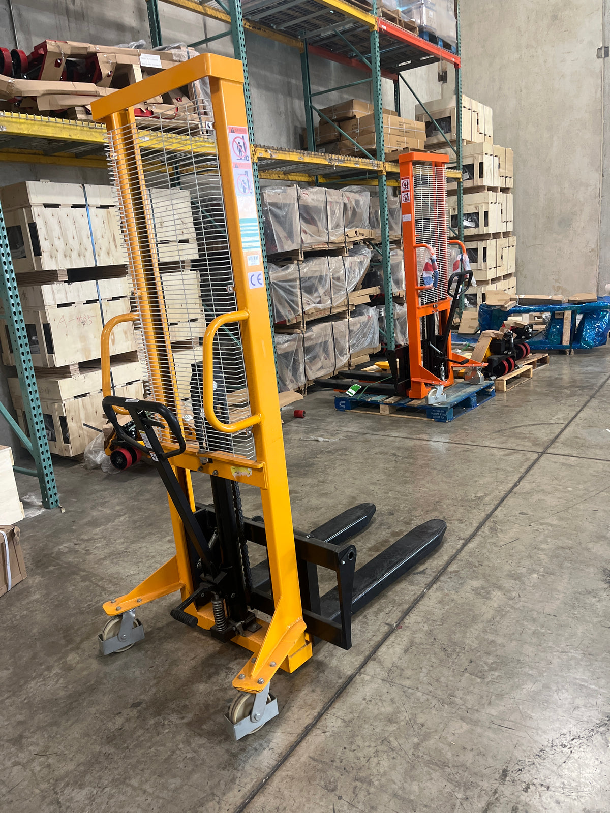 Pre-owned Premium Used SDJA1000-I–2200lbs Manual Pallet Stacker 2200 lbs Capacity 63" Lift Fixed Legs-250025389