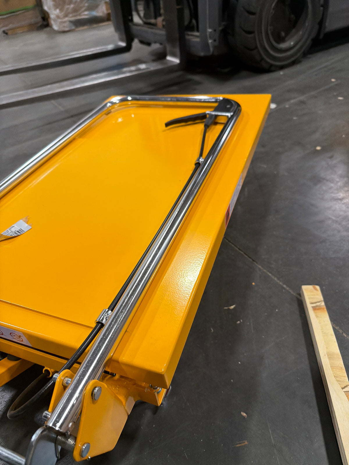 Pre-owned Premium Used SP150 Single Scissor Lift Table 330 lbs Cap, 20.2" lifting height-95273294 Only Pick Up
