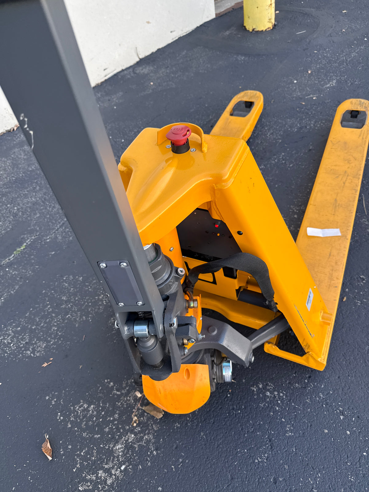 Pre-owned Regular Used CBD15- 3,300 lb Electric Pallet Jack – Lithium Battery, 48"x27" Forks-220100558