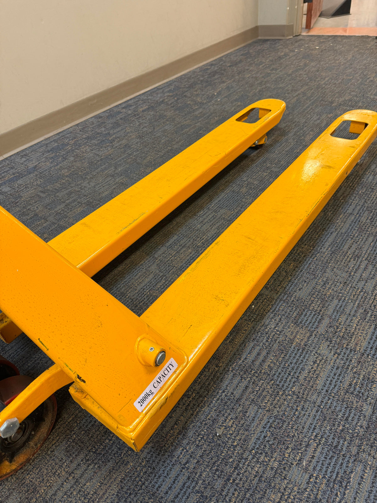 Pre-owned Regular Used DB-1 4,400 lb Hydraulic Pallet Jack – Narrow Forks, 48" x 21"-4774841