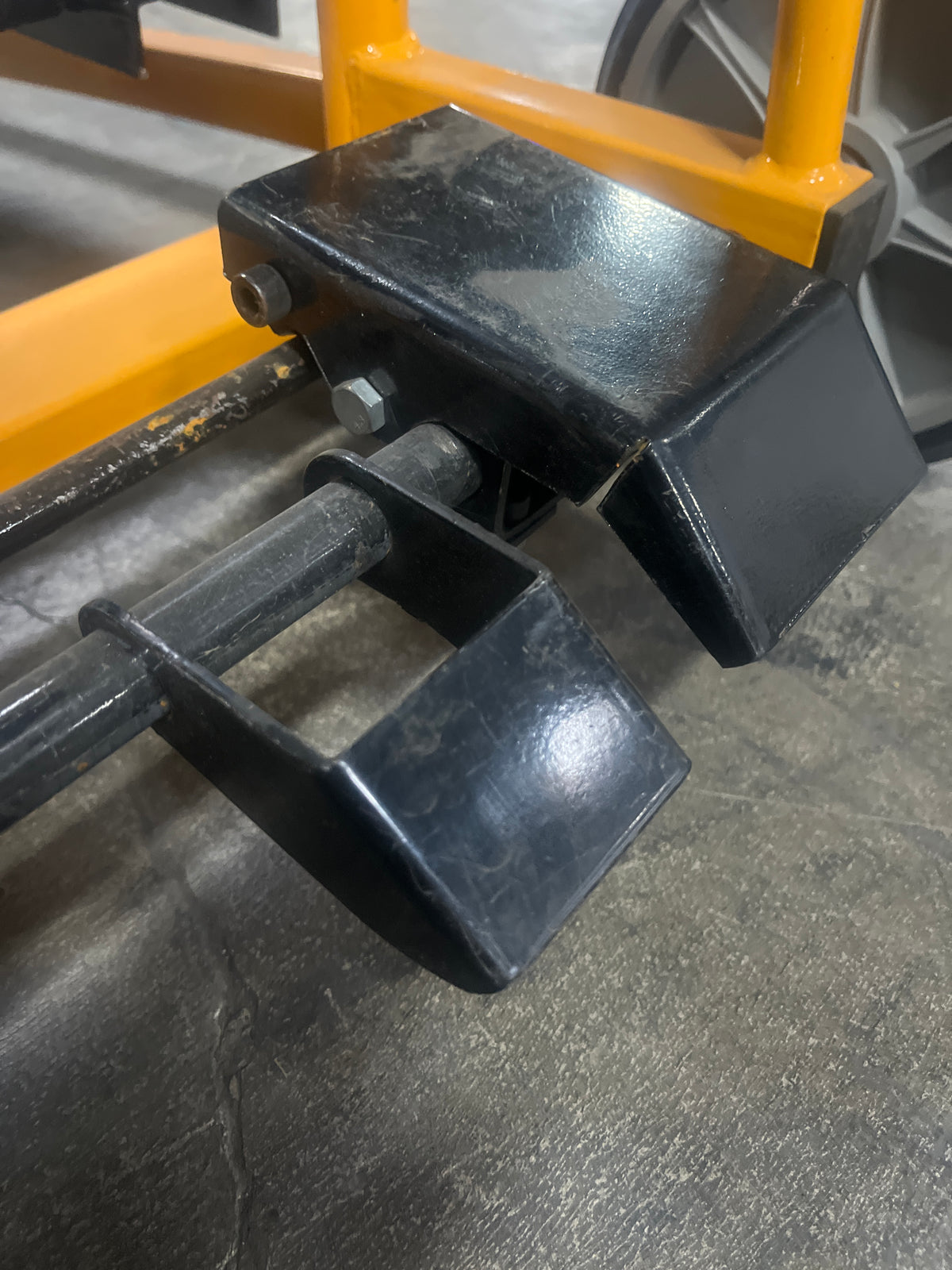Pre-owned Premium Used HSW500–500lbs Manual Pallet Stacker 500 lbs Capacity 41.4" Lift Fixed Legs-0250032051 Only Pick Up