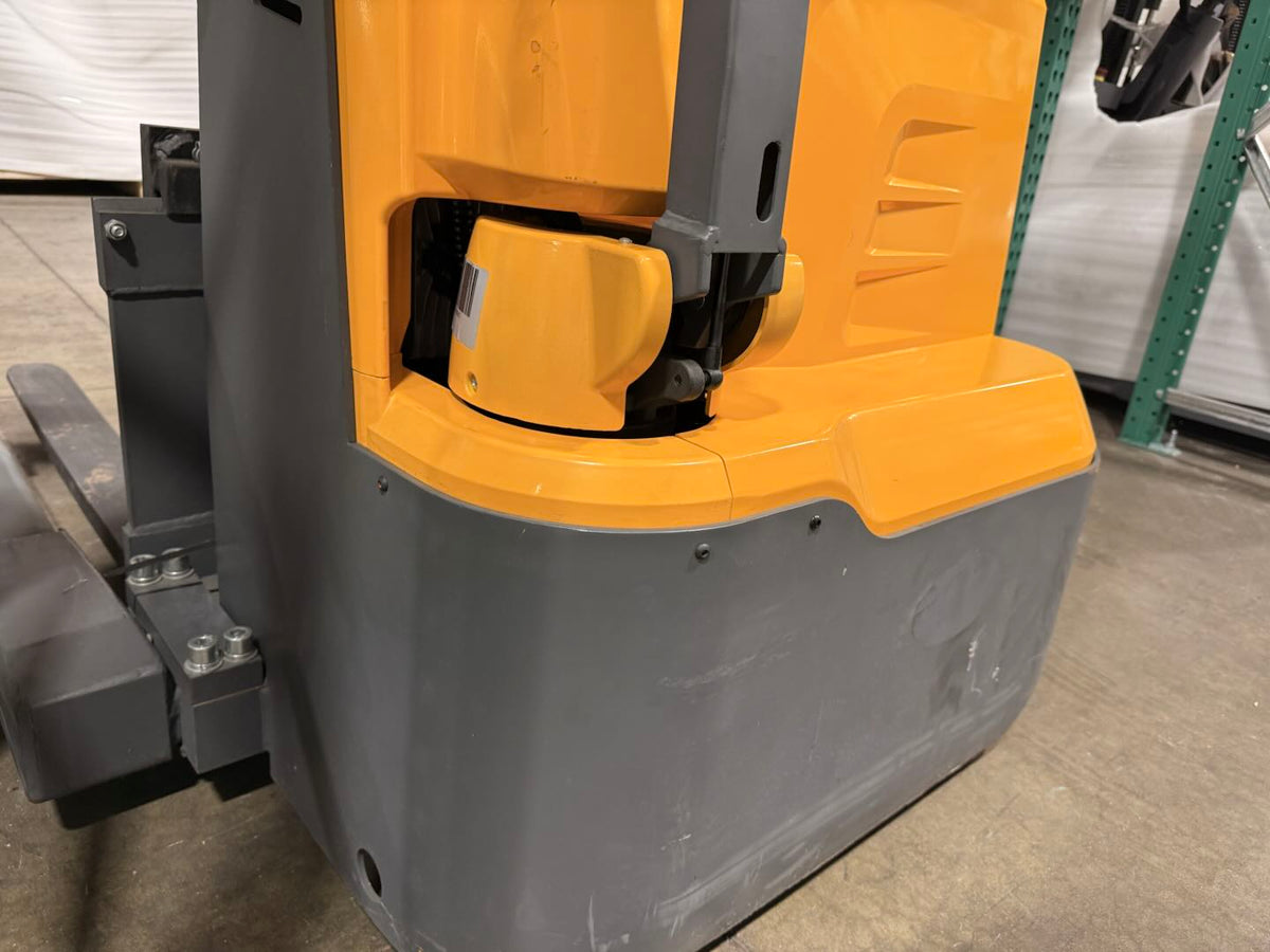 Pre-owned Regular Used CTD12R-E-118–2,640 lb Electric Stacker, 118" Lift, Straddle Legs-20040163