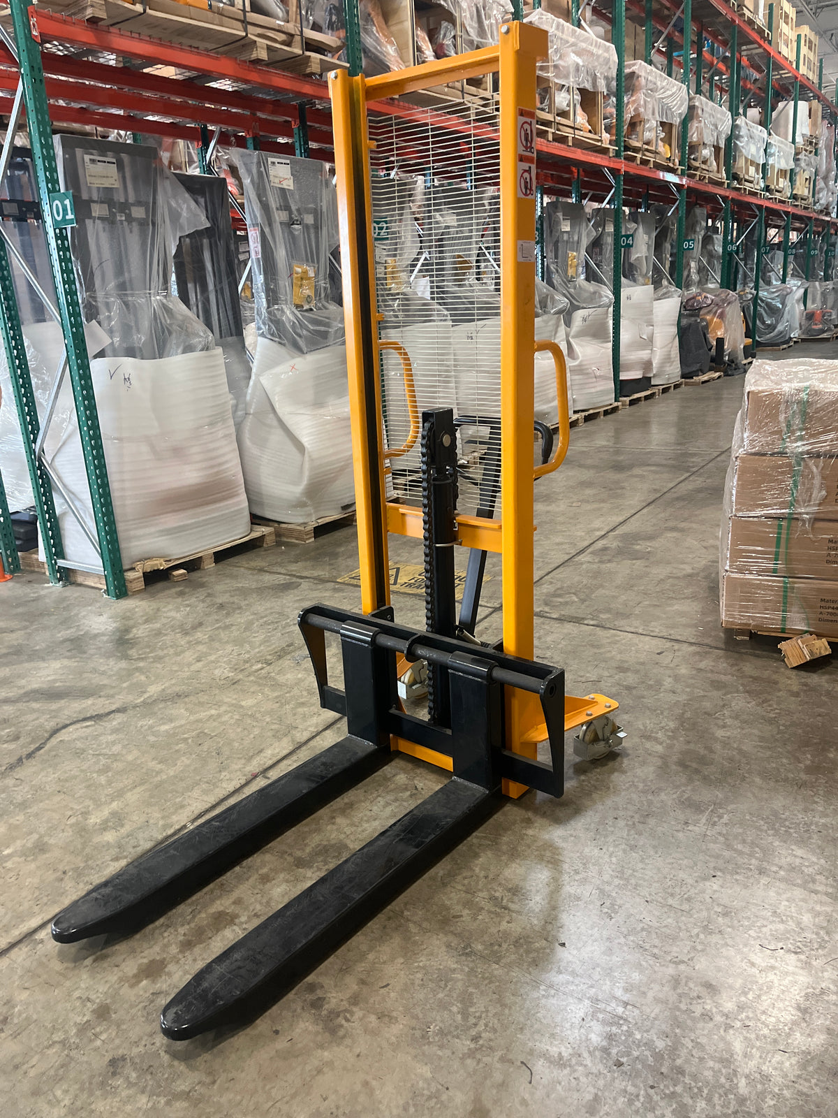 Pre-owned Premium Used SDJA1000-I–2200lbs Manual Pallet Stacker 2200 lbs Capacity 63" Lift Fixed Legs-250025389