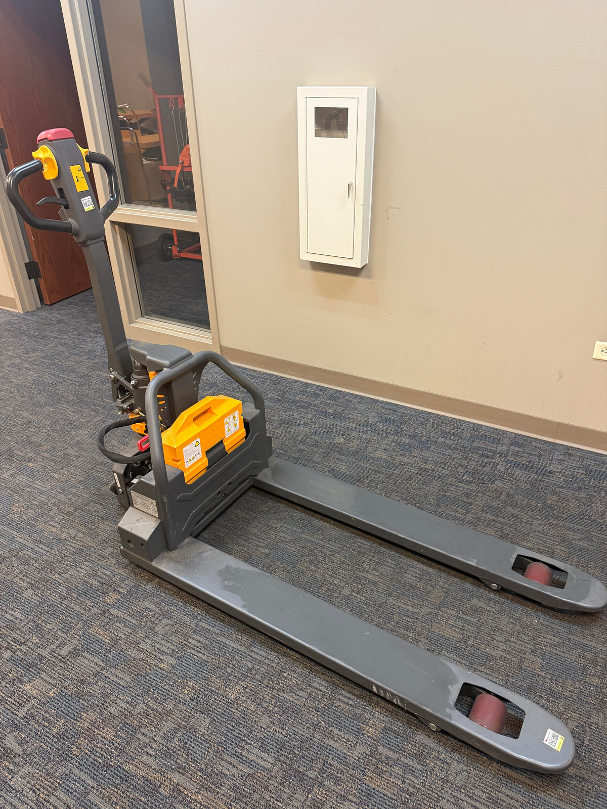Pre-owned CBD15W-LIX-48x27 – 3,300 lb Electric Pallet Jack, Lithium Battery, 48"x27" Forks