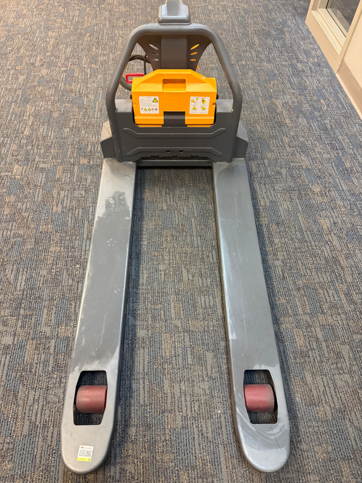 Pre-owned CBD15W-LIX-48x27 – 3,300 lb Electric Pallet Jack, Lithium Battery, 48"x27" Forks
