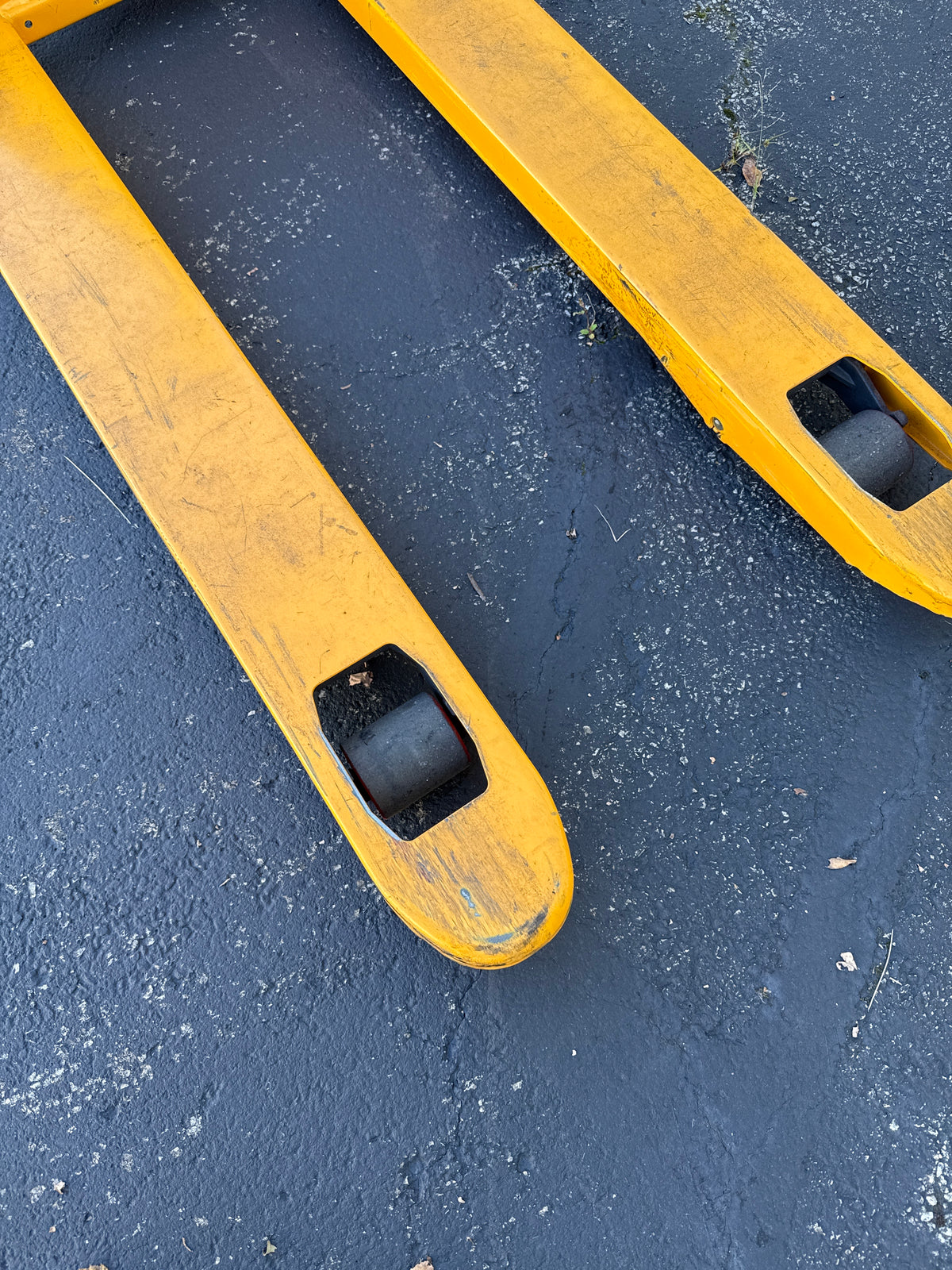 Pre-owned Regular Used CBD15- 3,300 lb Electric Pallet Jack – Lithium Battery, 48"x27" Forks-220100558