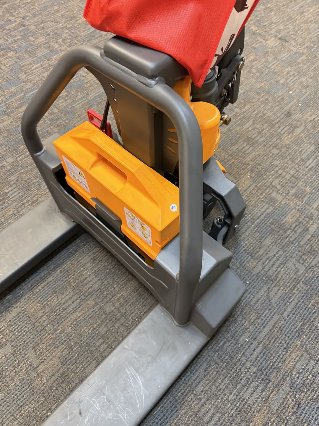 Pre-owned CBD15W-LIX-48x27 – 3,300 lb Electric Pallet Jack, Lithium Battery, 48"x27" Forks