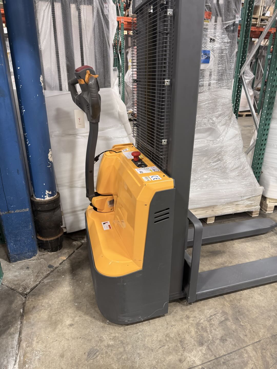 Pre-owned Regular Used CDD10R-E-118–2,200 lb Electric Stacker, 118" Lift, Fixed Legs-20052399