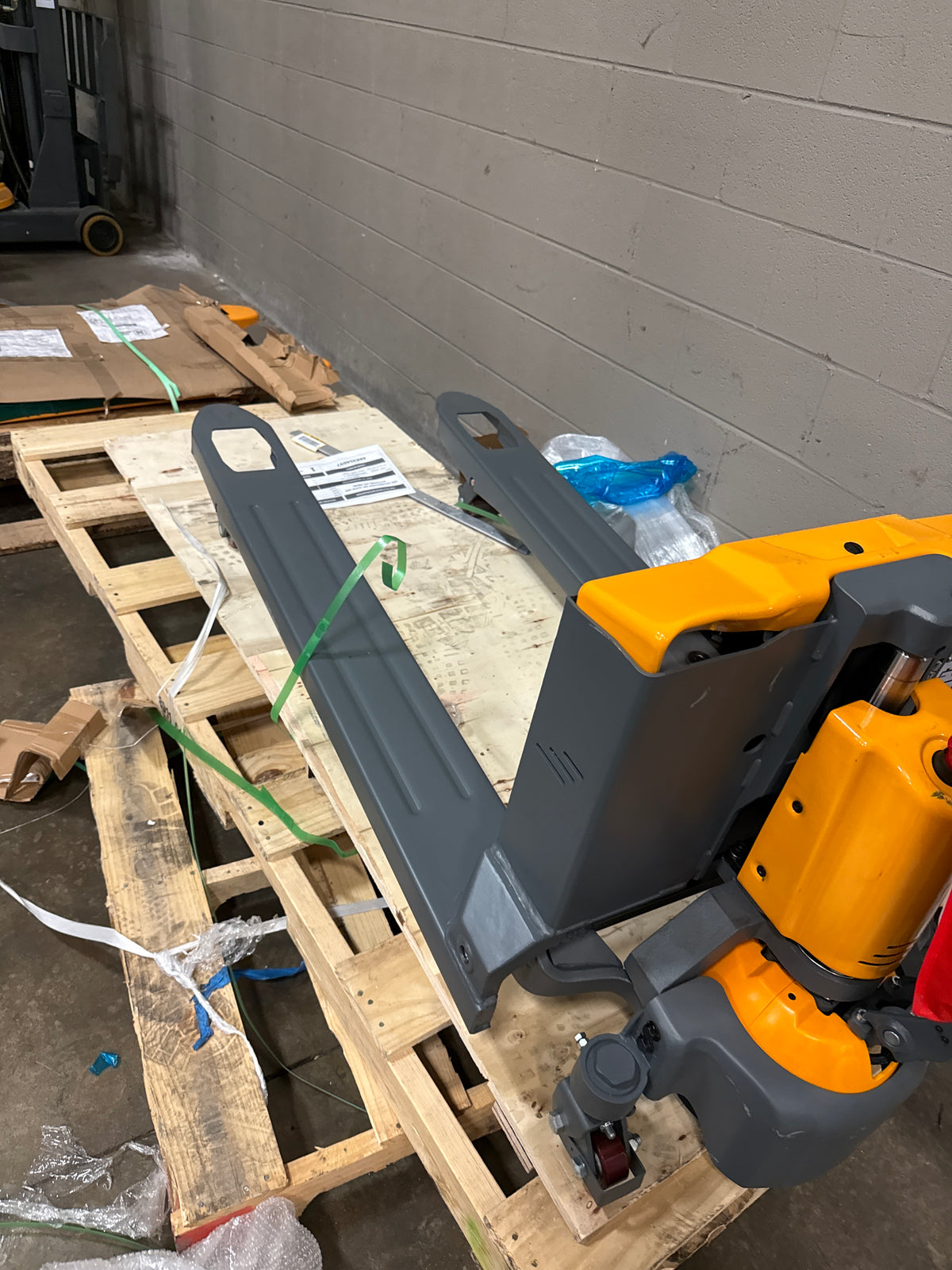 Pre-owned CBD20W-II-Li-II – 4,400 lb Electric Pallet Jack – Smart Handle with LCD Screen, Turtle Mode, Secure Key