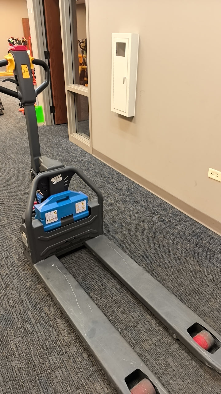 Pre-owned Regular Used CBD15W-Lix-45x21-B 3,300 lb Electric Pallet Jack, Compact Lithium Model, 45"x21" Forks-21068701