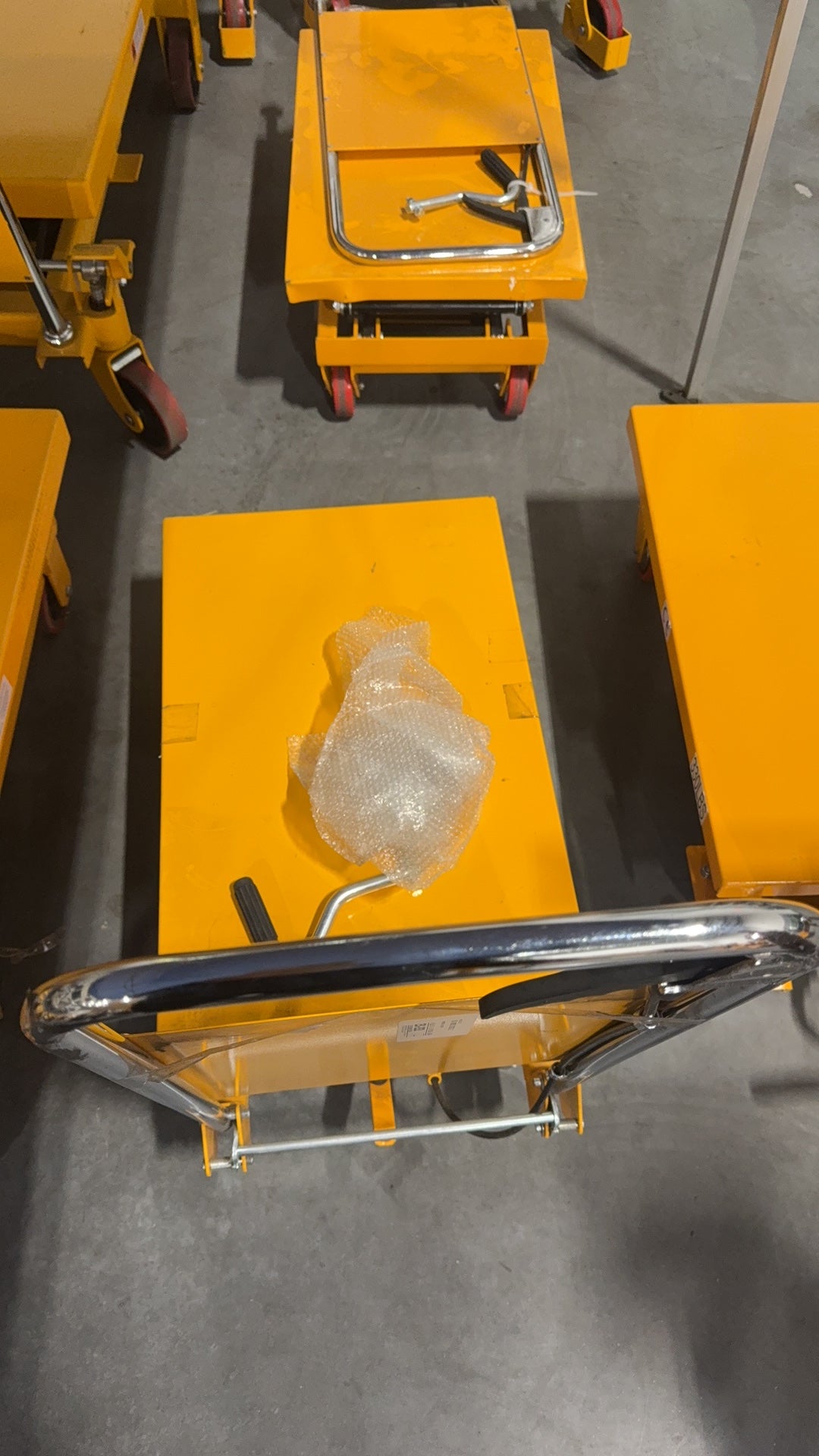 Pre-owned Aged Used SP150 Single Scissor Lift Table 330 lbs Cap, 20.2" lifting height-293966 Only Pick Up