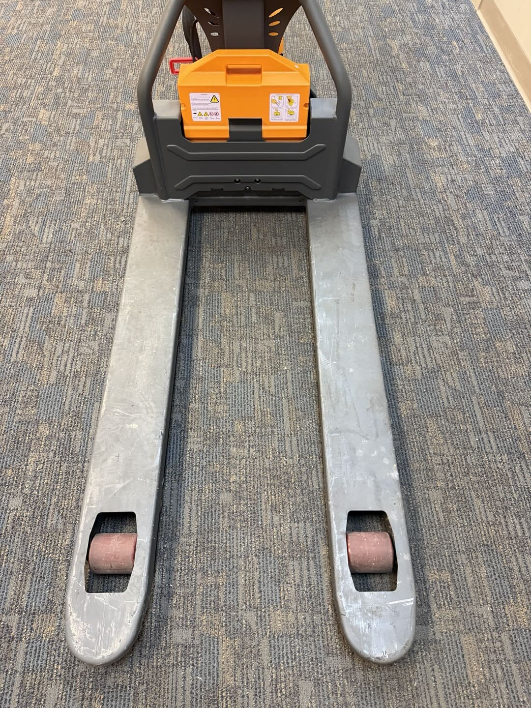 Pre-owned Regular Used CBD15W-LIX-48x27 – 3,300 lb Electric Pallet Jack, Lithium Battery, 48"x27" Forks-20092892