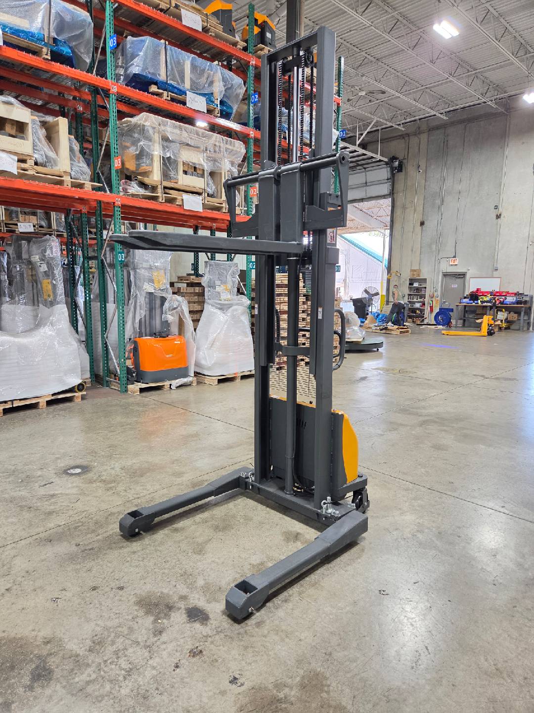 Pre-owned Premium Used CDD10B-III-118 – 3,300 lb Semi-Electric Stacker, 118" Lift, Fixed Legs & Adjustable Forks-20080326