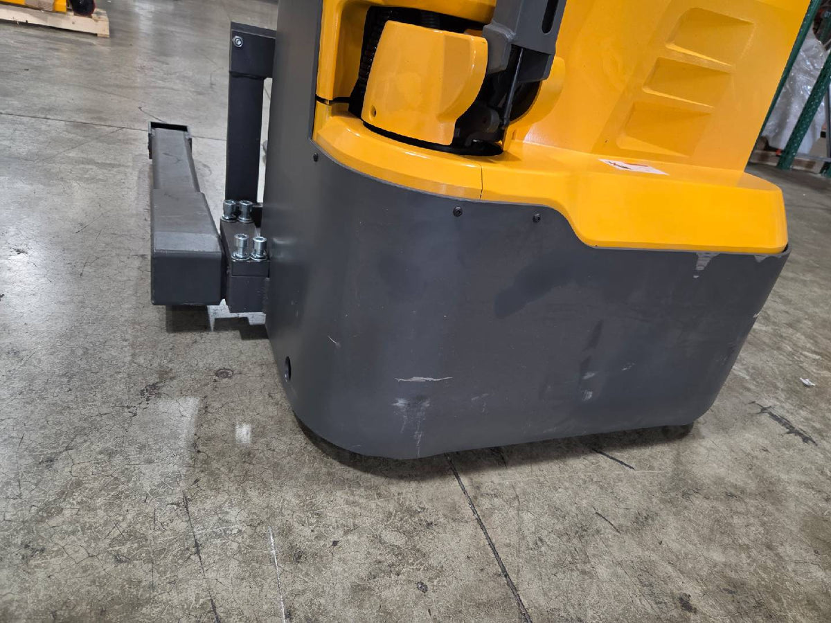 Pre-owned Premium Used CTD15R-E-118 – 3,300 lb Electric Stacker, 118" Lift, Straddle Legs, Adjustable Forks-21110322