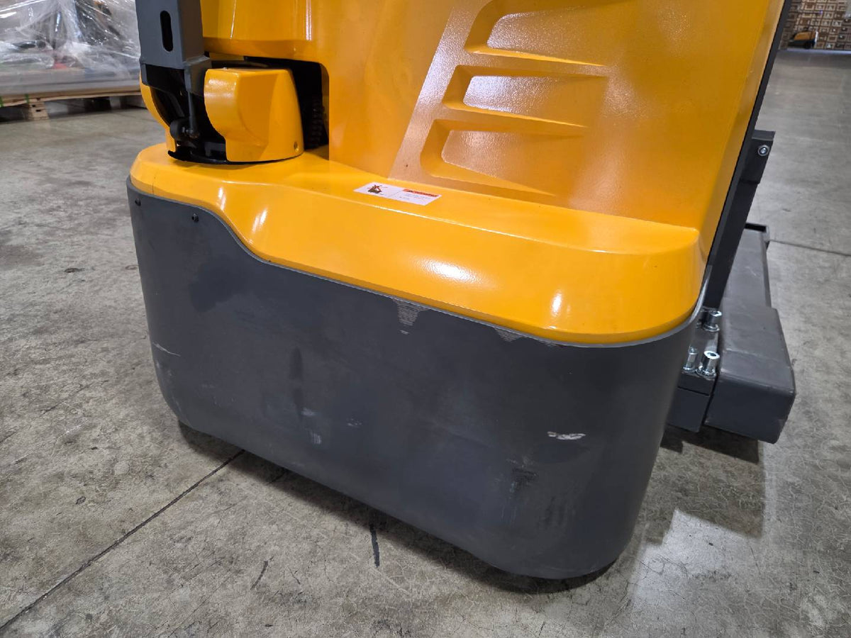 Pre-owned Premium Used CTD15R-E-118 – 3,300 lb Electric Stacker, 118" Lift, Straddle Legs, Adjustable Forks-21110322