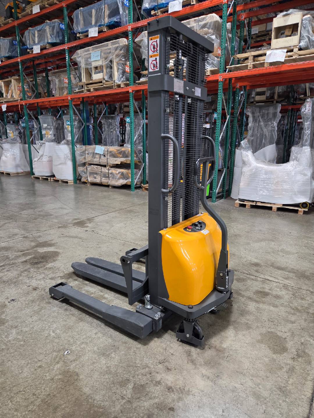Pre-owned Premium Used CDD10B-III-118 – 3,300 lb Semi-Electric Stacker, 118" Lift, Fixed Legs & Adjustable Forks-20080326