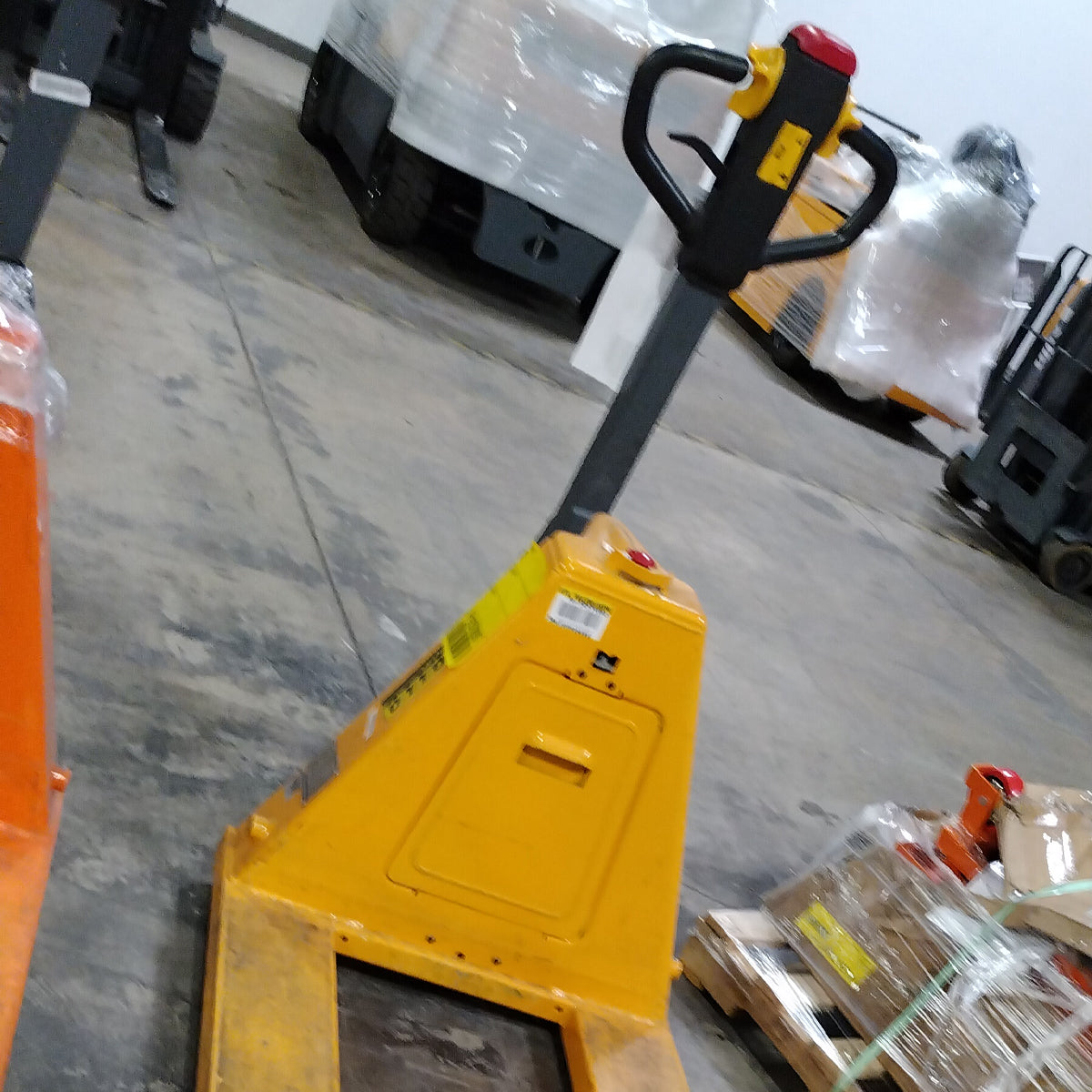 Pre-owned CBD15 – 3,300 lb Electric Pallet Jack, Compact Lithium Model, 48"x27" Forks