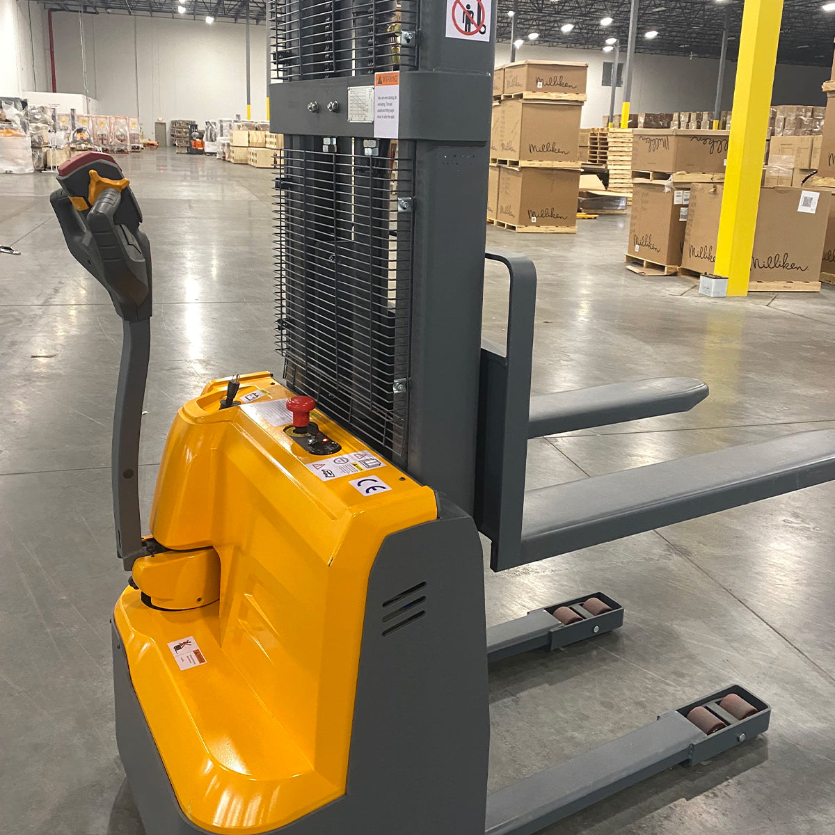Pre-owned CDD15R-E-98 – 3,300 lb Electric Stacker, 98" Lift, Fixed Legs