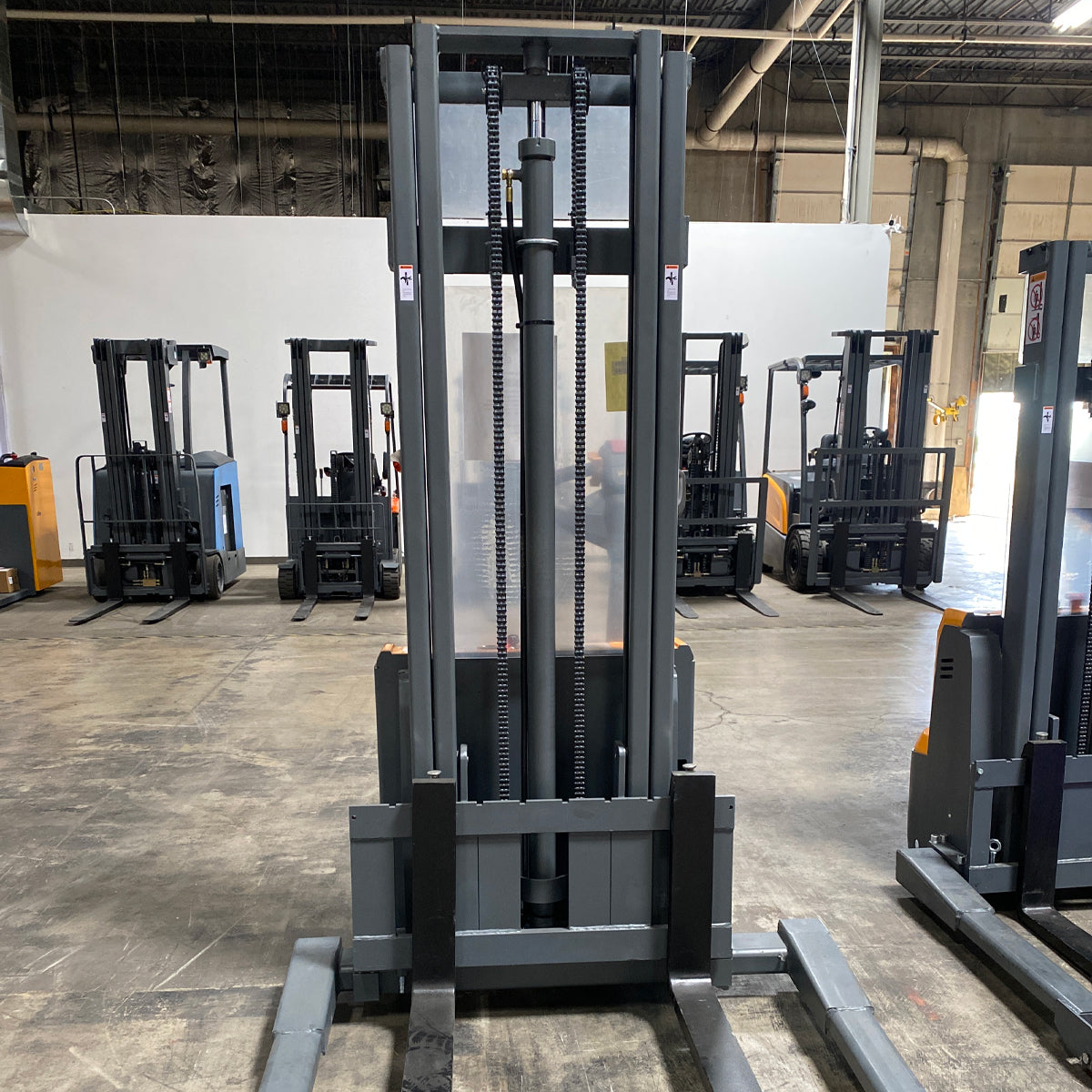 Pre-owned CTD12R-E-19-118 – 2,640 lb Electric Stacker, 118" Lift Height, Straddle Legs